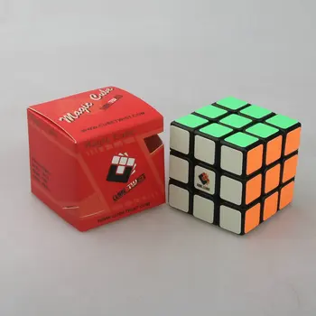 [redeli värvi helendav (fluorestsents) kleebis täis ruudu nurgas kolmandate et magic cube must taust] helendav magic cube